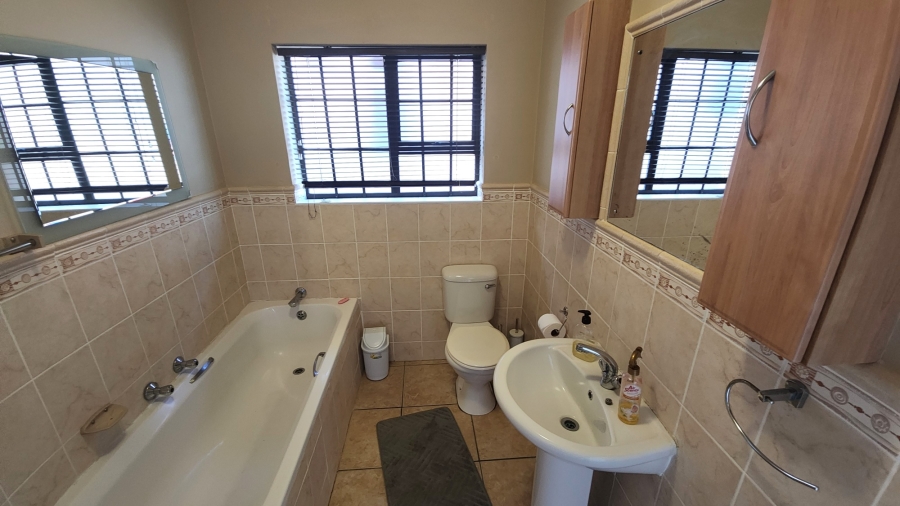 3 Bedroom Property for Sale in Menkenkop Western Cape